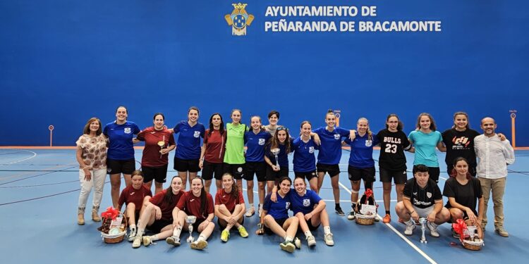 El equipo «Vayatorta» se proclama campeón del II torneo de fútbol sala femenino organizado por el Ayuntamiento de Peñaranda