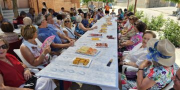 La asociación de mayores de Macotera celebra su fiesta anual con misa y convite y estrena directiva encabezada por Antonio Méndez