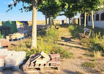 El PP de Peñaranda recoge el «hartazgo» vecinal en Residencial Bracamonte por las obras inacabadas en la renovación de aceras