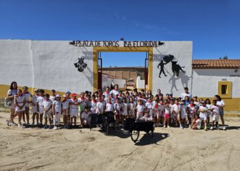 Peñaranda vive su particular encierro de San Fermín en La Florida con los niños y niñas de los campamentos urbanos del CID