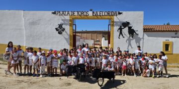 Peñaranda vive su particular encierro de San Fermín en La Florida con los niños y niñas de los campamentos urbanos del CID