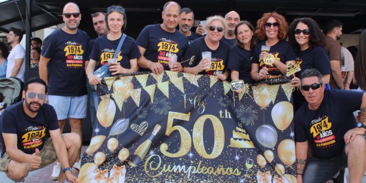 Los quint@s del 74 disfrutan de un esperado reencuentro para celebrar sus 50 años en las fiestas de Santiago de la Puebla