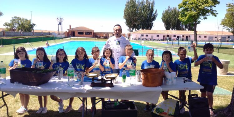 Arrancan en Peñaranda los campamentos de verano del CID con un divertido taller de cócteles sin alcohol a cargo de Teo Marcos