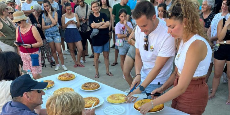 La peña K-Charros se alza con el premio a la mejor tortilla en el concurso gastronómico de las fiestas de Mancera de Abajo