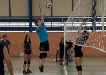 Intensa mañana deportiva en Peñaranda con el voleibol como gran protagonista en el torneo disputado en el pabellón del «Seve»