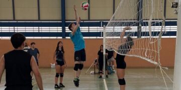 Intensa mañana deportiva en Peñaranda con el voleibol como gran protagonista en el torneo disputado en el pabellón del «Seve»