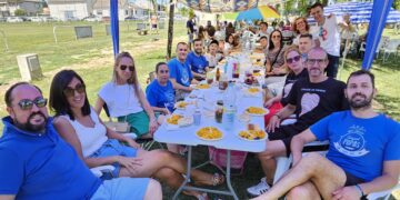 Villoruela reparte en el merendero casi 1.200 raciones de paella en la gran comida de confraternidad de sus fiestas patronales