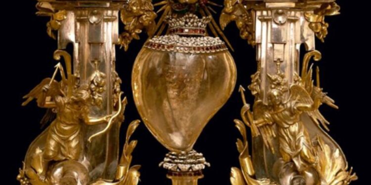 Científicos analizan el brazo, corazón y mano de Santa Teresa de Jesús y califican como «excepcional» el estado de conservación