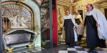 Concluye en Alba la primera fase del estudio del sepulcro de Santa Teresa de Jesús con las primeras conclusiones médicas