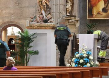 La Guardia Civil investiga el robo ocurrido en la iglesia parroquial de Peñaranda para intentar recuperar los ornamentos litúrgicos