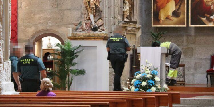 La Guardia Civil investiga el robo ocurrido en la iglesia parroquial de Peñaranda para intentar recuperar los ornamentos litúrgicos