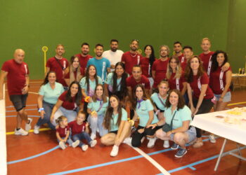La cena de peñas llena el pabellón de Huerta en una intensa noche festiva que incluye un concurso de tortilla con 17 participantes