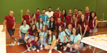 La cena de peñas llena el pabellón de Huerta en una intensa noche festiva que incluye un concurso de tortilla con 17 participantes