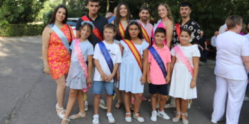 Peñaranda comparte con los mayores el espíritu festivo en la visita a las residencias y en el animado convite en el «Severiano»