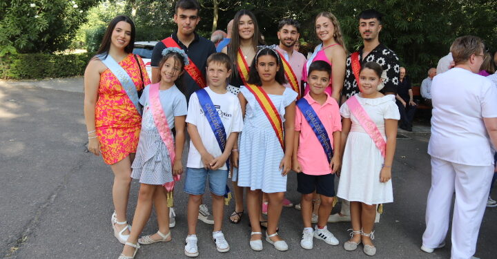 Peñaranda comparte con los mayores el espíritu festivo en la visita a las residencias y en el animado convite en el «Severiano»