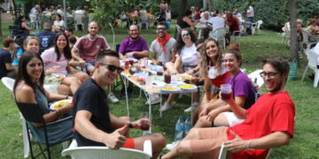 Ventosa del Río Almar comparte medio millar de raciones de paella en el parque municipal y en plena recta final de las fiestas