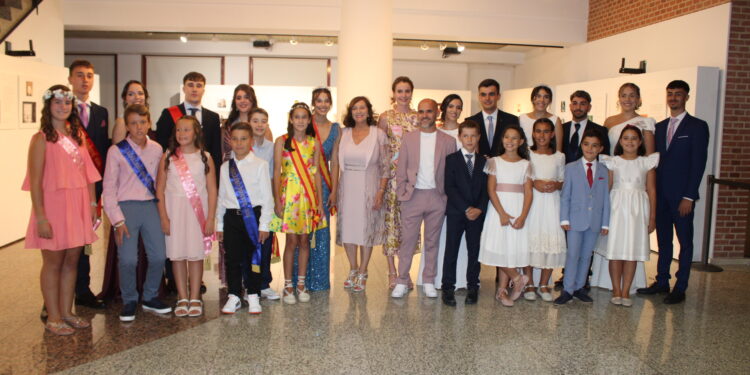 Brillante gala inaugural en Peñaranda con las cortes de honor, el pregón de Antonio Pérez y el homenaje a la atleta Lorena Martín