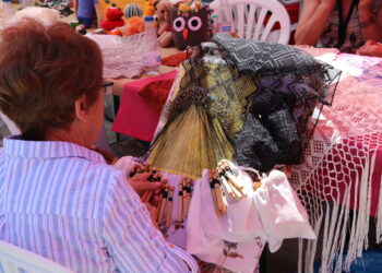 El Campo de Peñaranda celebra mañana su I Feria de Artesanía y Alimentación con una exhibición de las encajeras peñarandinas