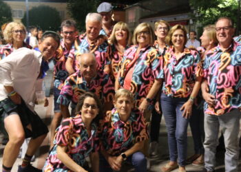 Alaraz da comienzo oficial a sus fiestas con el pregón en la plaza seguido de un animado concurso de disfraces y la discomóvil