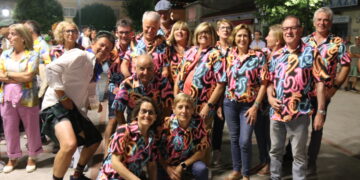 Alaraz da comienzo oficial a sus fiestas con el pregón en la plaza seguido de un animado concurso de disfraces y la discomóvil