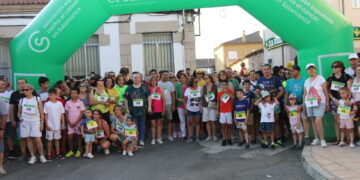 Alaraz reúne a medio millar de personas en la I edición de la Marcha Contra el Cáncer que ha llegado hasta la ermita del Cristo