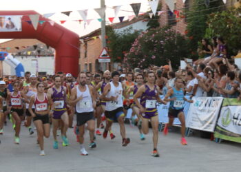 Macotera reúne a 900 participantes en una nueva y vibrante edición de la carrera popular San Rocada con las calles a rebosar