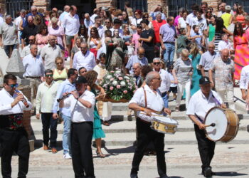 Bailes típicos al son de la dulzaina del grupo Alborada para honrar a Nuestra Señora de la Asunción en Aldeaseca de la Frontera