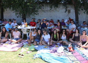 Aldeaseca de la Frontera reparte 600 raciones de paella con sabor a solidaridad para ayudar a la Asociación Contra el Cáncer AECC