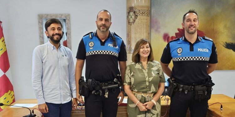 Eugenio Álvarez y Manuel López toman posesión en Peñaranda de sus cargos como subinspector jefe y oficial de la Policía Local