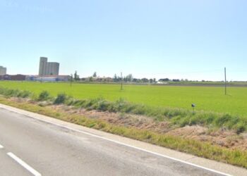 La Policía Local de Peñaranda localiza a un varón joven con varias contusiones en una cuneta de la carretera de Alba