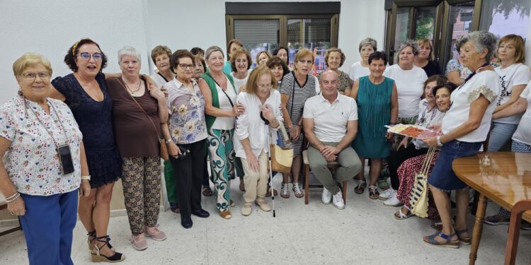 Las asociaciones de mayores y de mujeres estrenan sus sedes en las antiguas escuelas de Aldeaseca de la Frontera