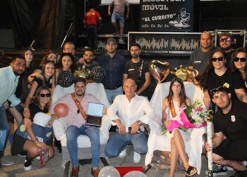 El chupinazo y las peñas con sus disfraces abren las fiestas de la Virgen de la Asunción en Aldeaseca de la Frontera