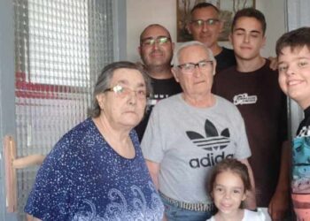 Muchas felicidades para Leonardo y Antonia que celebran sus bodas de oro en Peñaranda rodeados de sus hijos y nietos