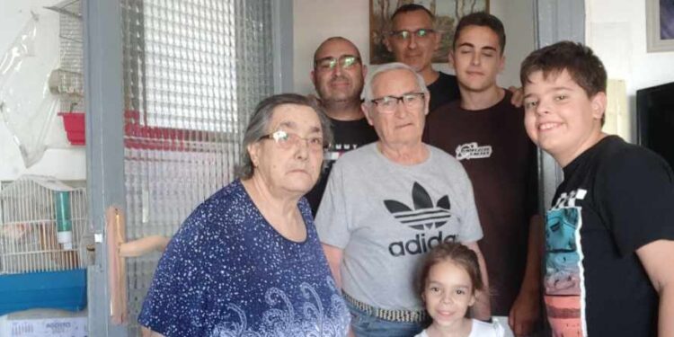 Muchas felicidades para Leonardo y Antonia que celebran sus bodas de oro en Peñaranda rodeados de sus hijos y nietos