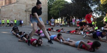 Diversión, bailes y animación en el Grand Prix organizado por las peñas de Arabayona de Mógica en las Fiestas de la Patata