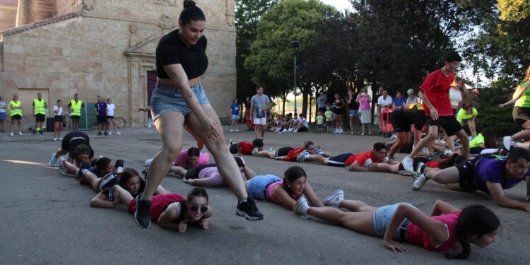 Diversión, bailes y animación en el Grand Prix organizado por las peñas de Arabayona de Mógica en las Fiestas de la Patata