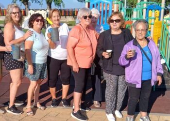 La asociación de mujeres Santa Águeda organiza en Babilafuente una marcha al amanecer que culmina con una chocolatada