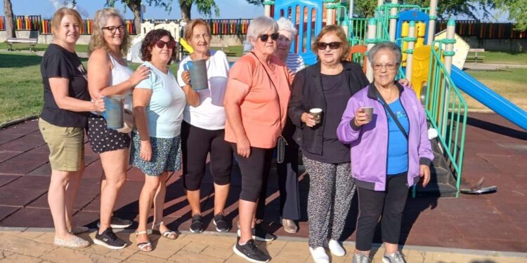 La asociación de mujeres Santa Águeda organiza en Babilafuente una marcha al amanecer que culmina con una chocolatada