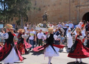 Babilafuente celebra su día gran en honor de su patrón San Roque con los tradicionales bailes charros del grupo Manantial