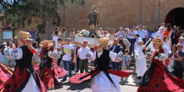 Babilafuente celebra su día gran en honor de su patrón San Roque con los tradicionales bailes charros del grupo Manantial