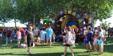 Colchonetas, hinchables de agua, tren y una minibueyada en el último día de las fiestas patronales de Babilafuente