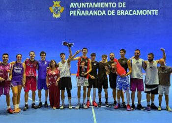 Triple A y Jairy Magic ganan el campeonato de baloncesto 3×3 disputado en el pabellón cubierto de Peñaranda