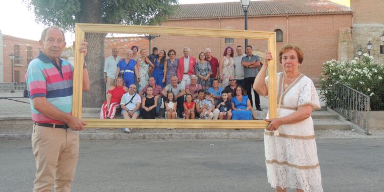 Muchas felicidades para Ramón y Floren que han celebrado sus bodas de oro en Paradinas de San Juan junto a toda su familia