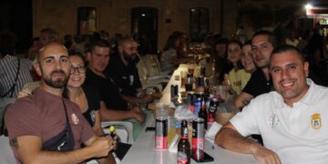 La Asociación Cultural Taurina de Cantalpino reparte 250 raciones de caldereta de carne a modo de cena festiva en la plaza