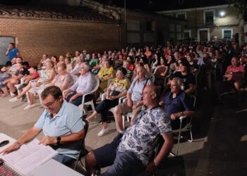 Cantaracillo llena de público la Cilla para ver la obra de teatro puesta en escena por la asociación de mayores San José