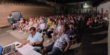 Cantaracillo llena de público la Cilla para ver la obra de teatro puesta en escena por la asociación de mayores San José