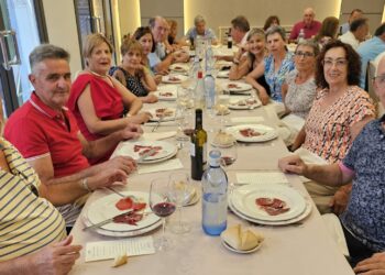 Los quint@s de Cantaracillo nacidos en 1959 protagonizan un emotivo reencuentro en plena antesala de las fiestas patronales