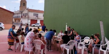 Los talleres de bordado «Al Fresco» cierran con éxito en Cantaracillo su recorrido de este año por la comarca de Peñaranda