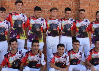 Cortes, quiebros y saltos hacen vibrar al público en La Florida de Peñaranda con un novillo a punto de colarse en el callejón