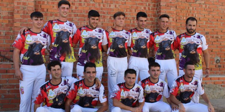 Cortes, quiebros y saltos hacen vibrar al público en La Florida de Peñaranda con un novillo a punto de colarse en el callejón